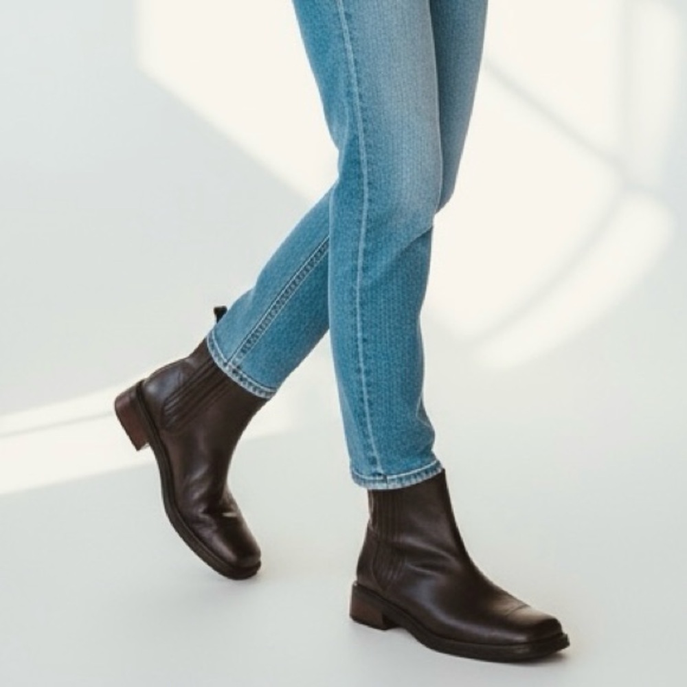 Anne Klein Classic Brown Leather Ankle Boots Pull Over Size 7M